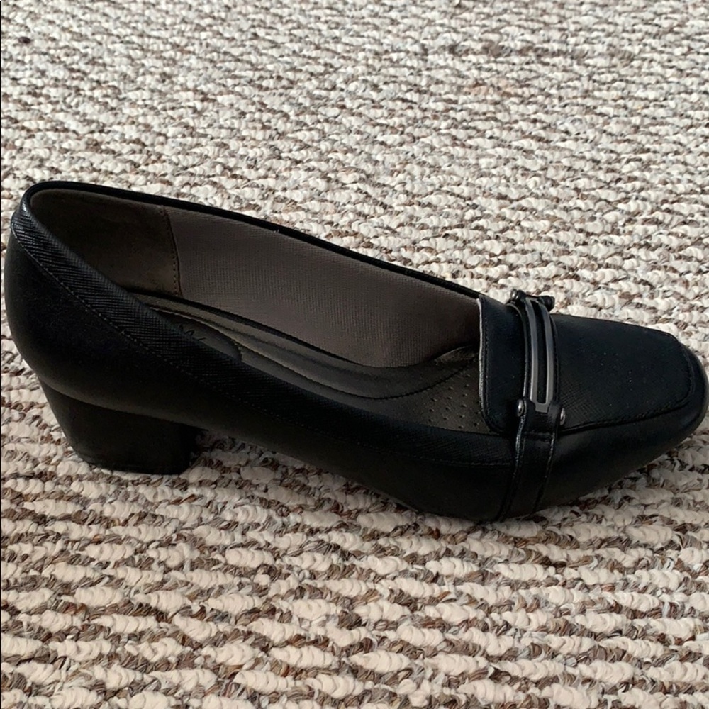 Office-Style Heels - Picture 2 of 2